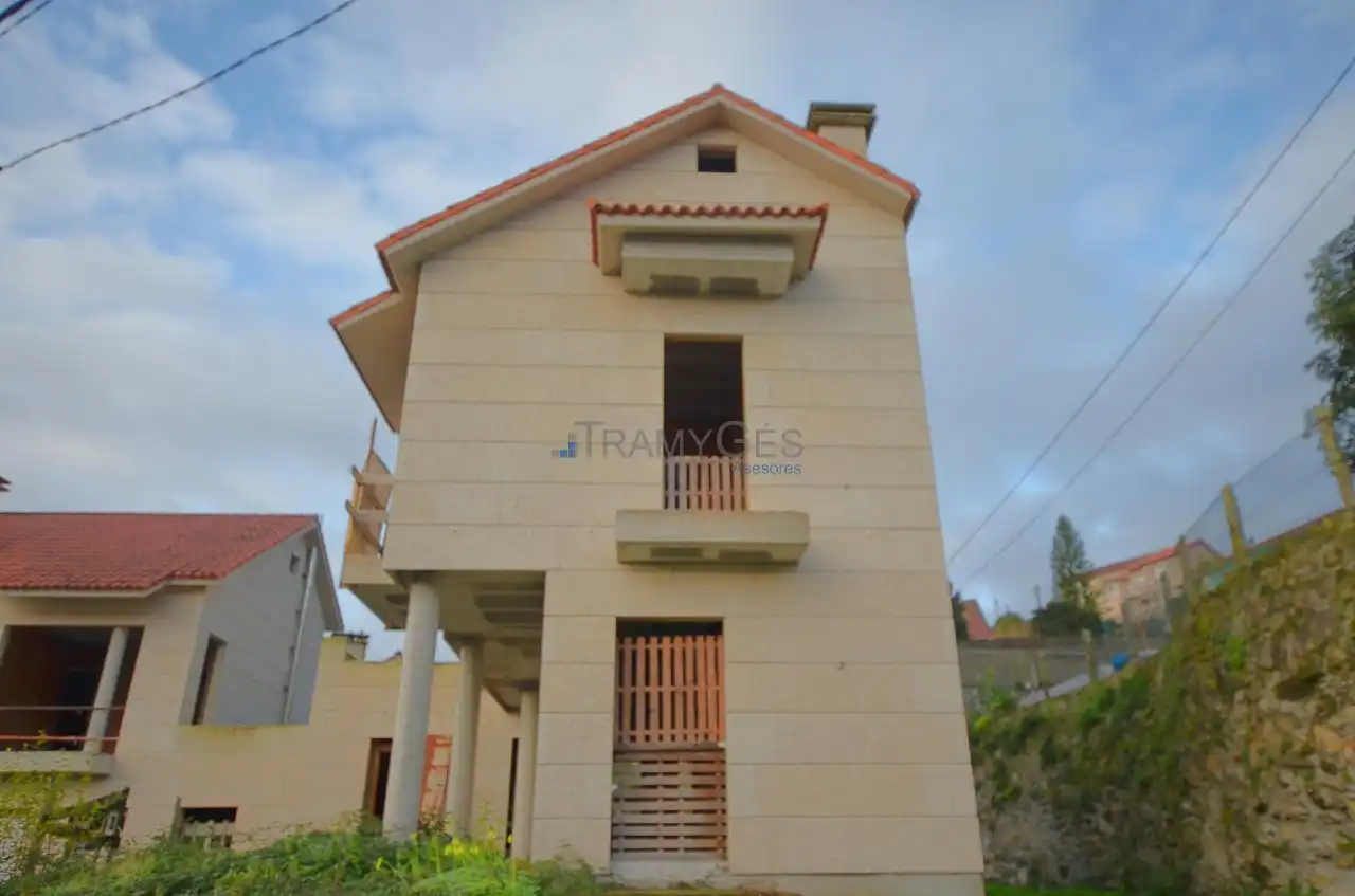 Vista exterior de Casa adosada en venda en Moaña amb Jardí privat i Terrassa