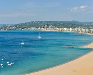 Vista exterior de Apartament de lloguer en Palamós amb Terrassa