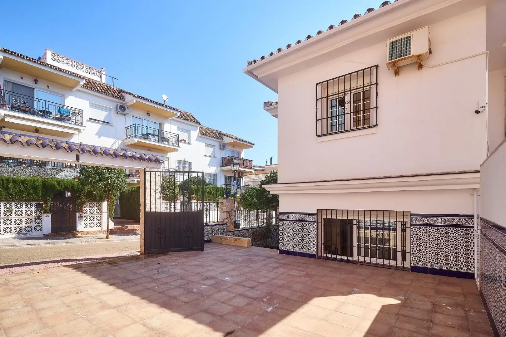 Vista exterior de Casa o xalet en venda en Fuengirola amb Aire condicionat, Calefacció i Terrassa