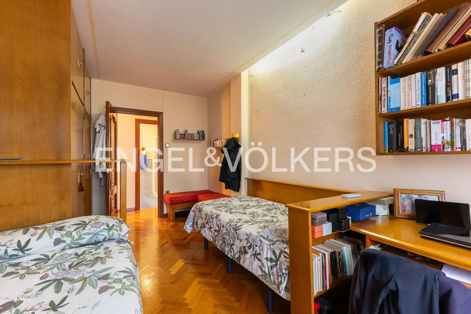 Schlafzimmer von Dachboden zum Verkauf in Valencia mit Klimaanlage, Heizung und Parkett