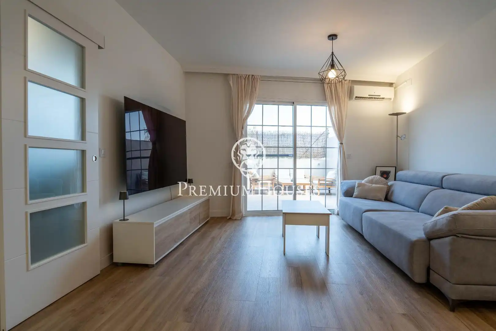 Living room of Detached homes for sale in Vilanova i la Geltrú  with Air Conditioner, Heating and Storage room