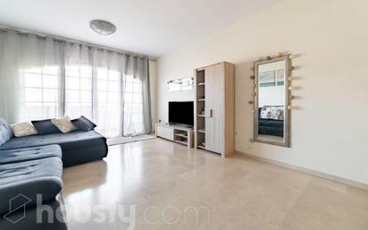Sala d'estar de Pis en venda en Mijas amb Aire condicionat i Terrassa