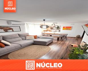 Living room of Single-family semi-detached for sale in San Juan de Aznalfarache  with Air Conditioner