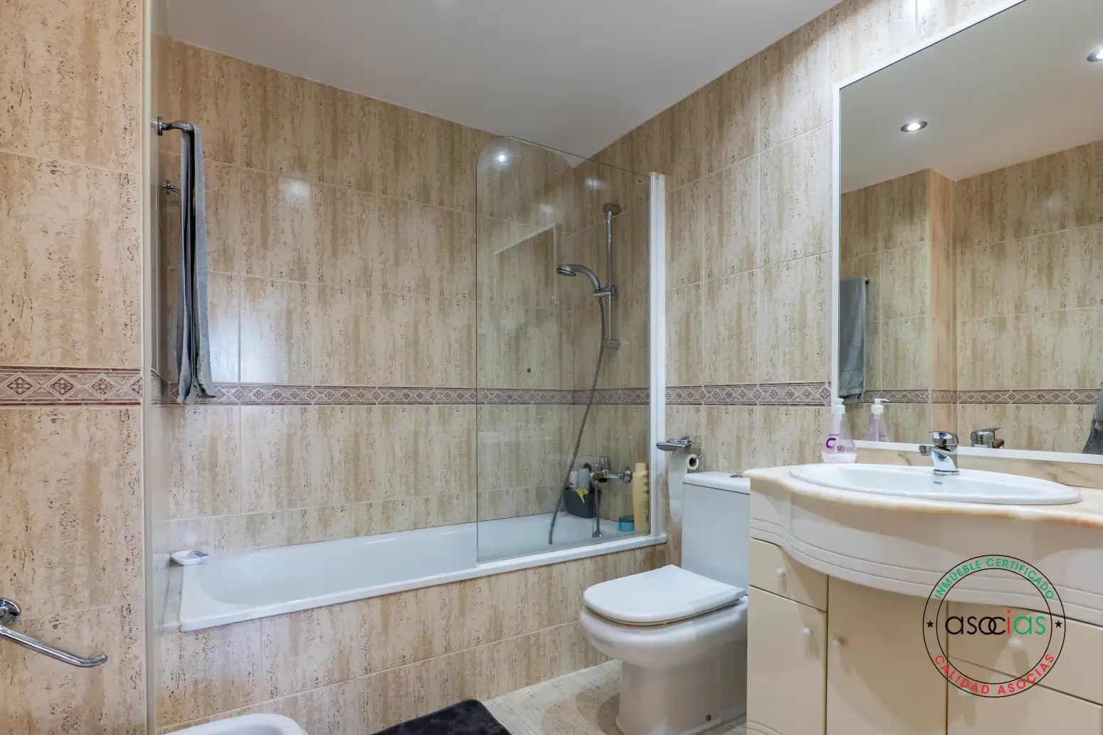 Baño de Piso en venta en Gijón  con Calefacción, Parquet y Trastero