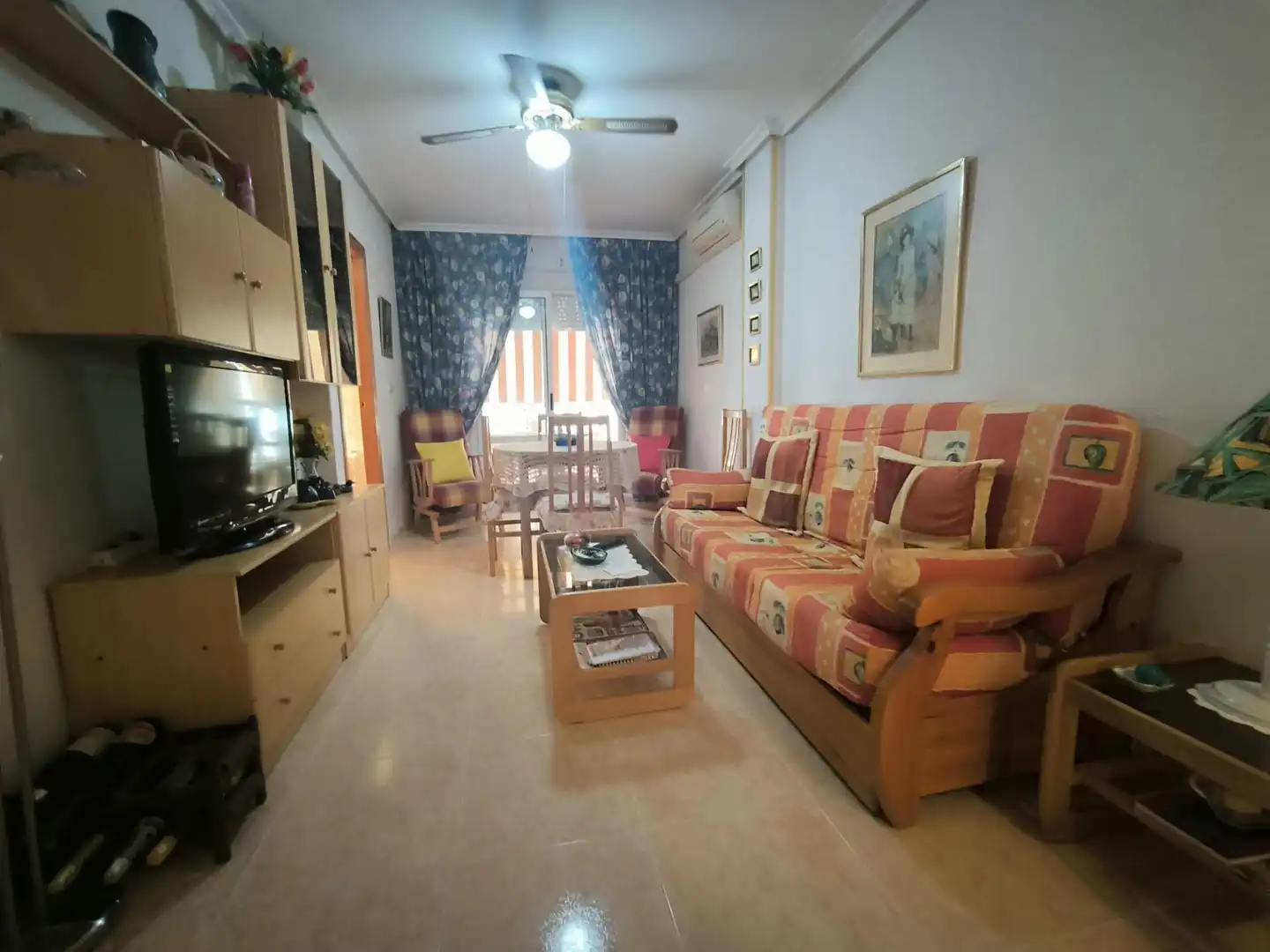 Sala d'estar de Apartament en venda en Torrevieja amb Aire condicionat i Balcó