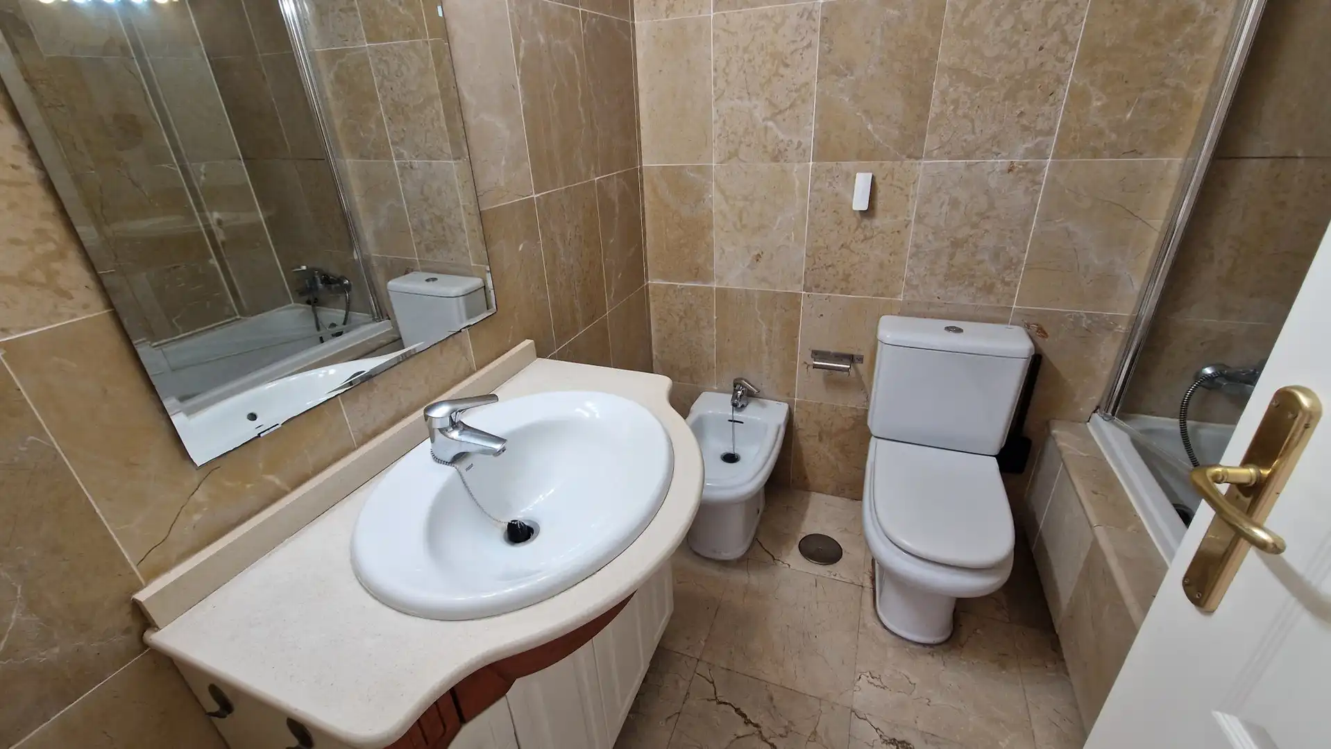 Bany de Apartament en venda en Estepona amb Aire condicionat, Terrassa i Moblat
