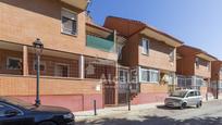 Vista exterior de Casa adosada en venda en Chiloeches amb Aire condicionat i Terrassa