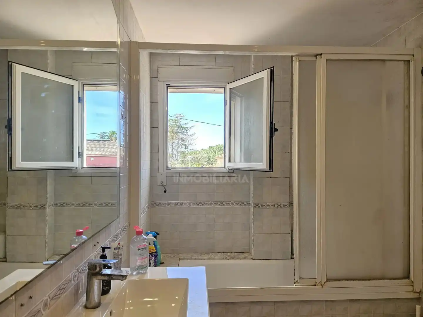 Bany de Casa o xalet en venda en L'Eliana amb Aire condicionat, Calefacció i Jardí privat