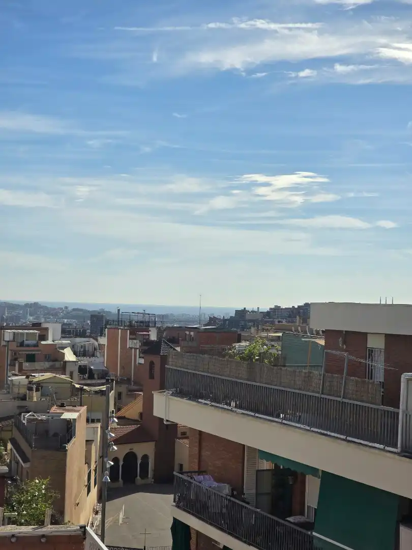 Vista exterior de Àtic en venda en Barcelona amb Aire condicionat, Calefacció i Terrassa