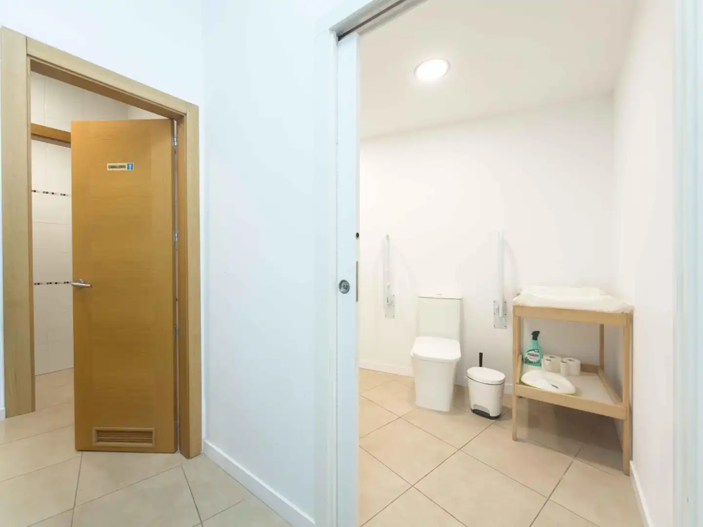 Bathroom of Commercial properties for rent in Güímar