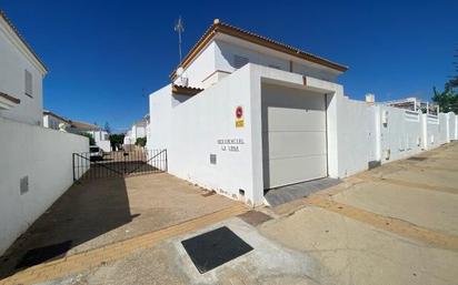 Vista exterior de Casa adosada en venda en Islantilla amb Terrassa