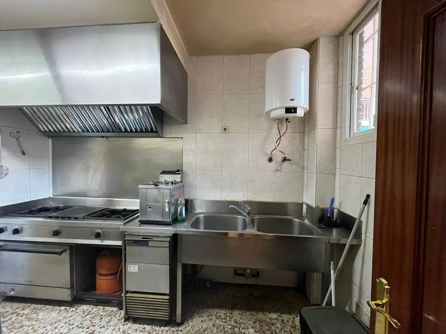 Cocina de Local en venta en Madrid con Aire acondicionado y Amueblado