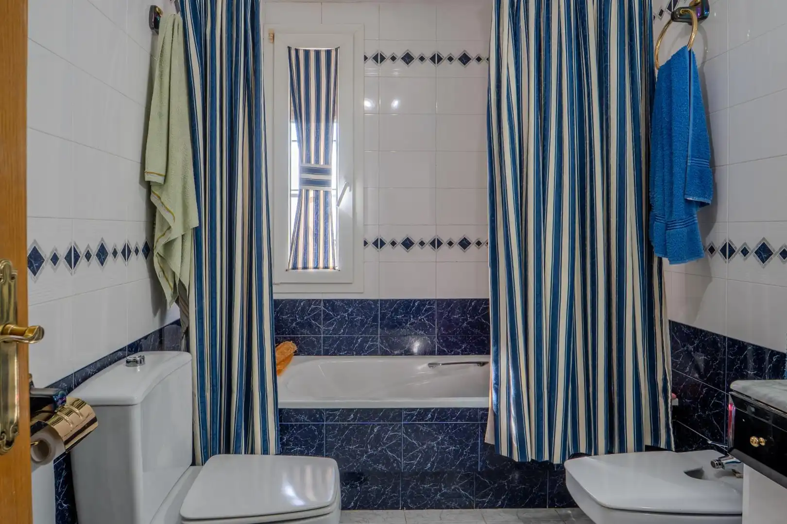 Bathroom of Detached homes for sale in Córdoba  with Private garden, Terrace and Storage room