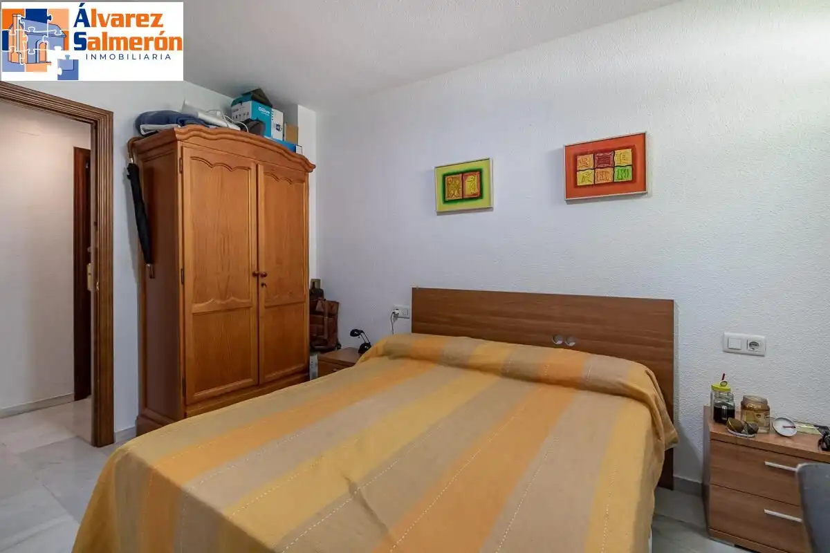 Bedroom of Flat for sale in Granada  with Heating and Storage room