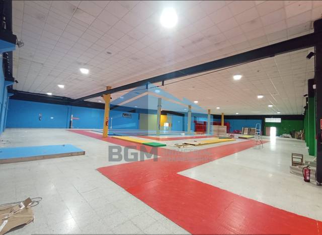 Nave industrial en Alquiler en A Parda