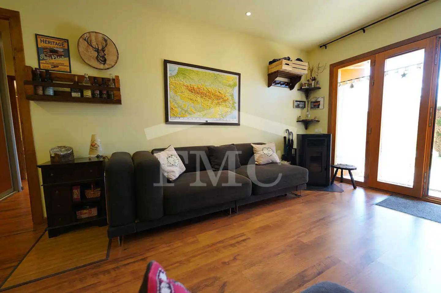 Wohnzimmer von Erdgeschoss zum Verkauf in Font-Romeu-Odeillo-Via mit Heizung, Privatgarten und Parkett