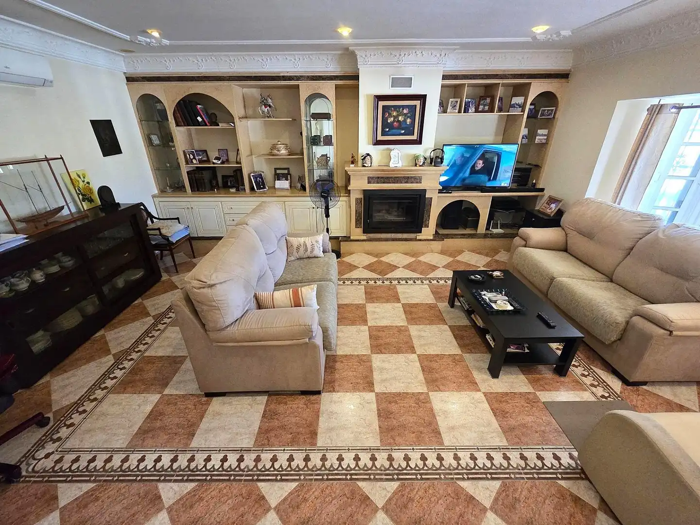 Sala d'estar de Casa o xalet en venda en Chiclana de la Frontera amb Jardí privat