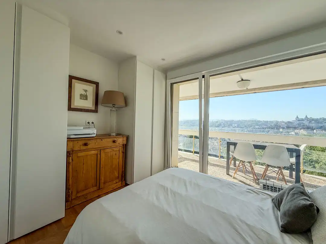 Schlafzimmer von Wohnung zur Miete in Donostia - San Sebastián  mit Heizung, Privatgarten und Terrasse