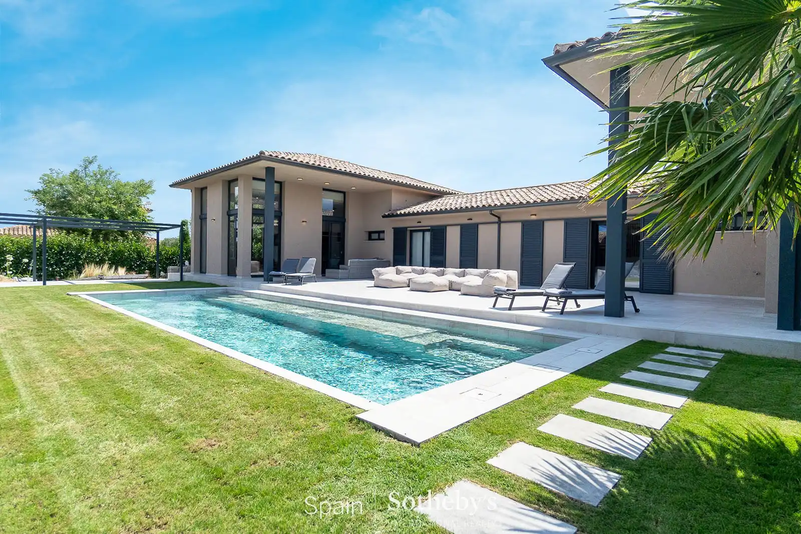 Piscina de Casa o xalet en venda en Navata amb Aire condicionat, Jardí privat i Terrassa