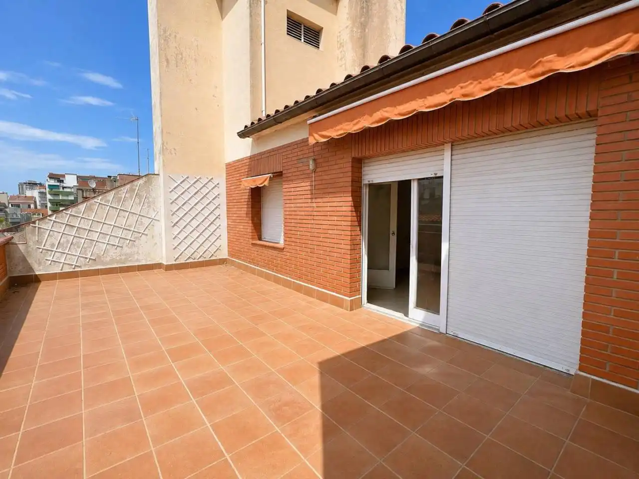 Terraza de Ático en venta en Girona con Calefacción, Terraza y Trastero