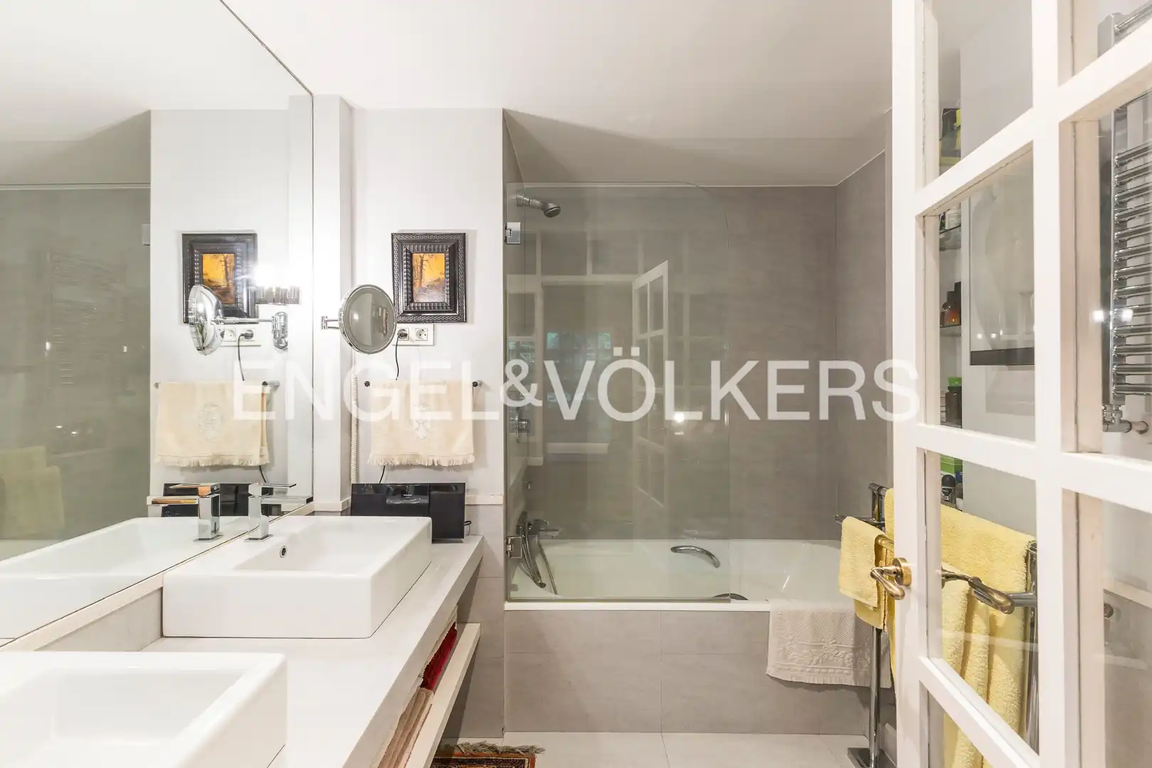 Bathroom of Flat for sale in Madrid  with Air Conditioner, Heating and Private garden