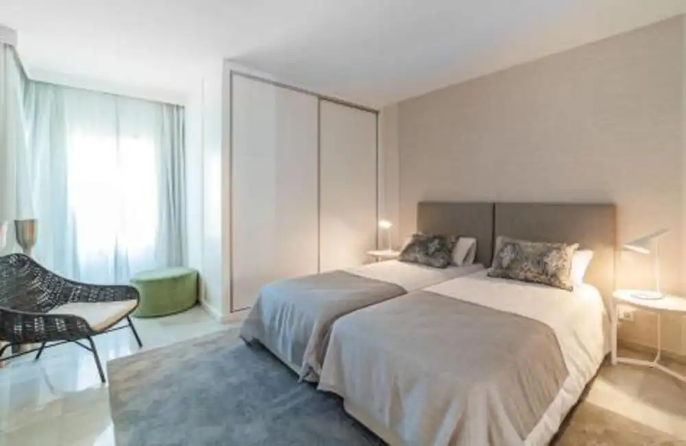 Dormitori de Apartament de lloguer en Marbella amb Aire condicionat, Terrassa i Piscina
