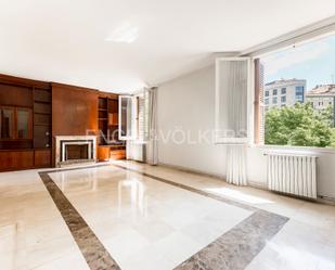 Vista exterior de Apartament en venda en  Barcelona Capital amb Aire condicionat, Calefacció i Terrassa