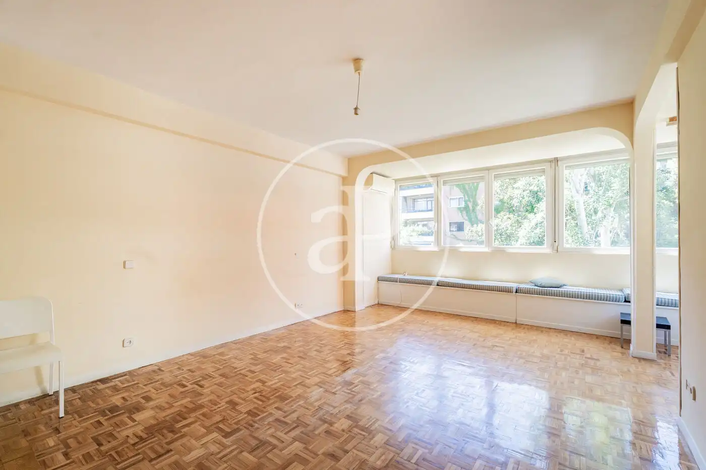 Sala de estar de Piso de alquiler en Madrid con Aire acondicionado, Calefacción y Jardín privado