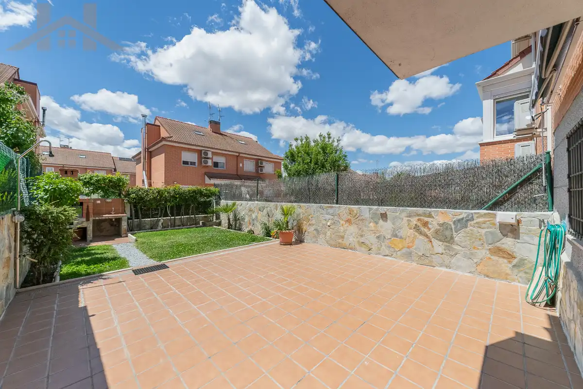 Garden of Houses for sale in Móstoles  with Heating, Private garden and Parquet flooring