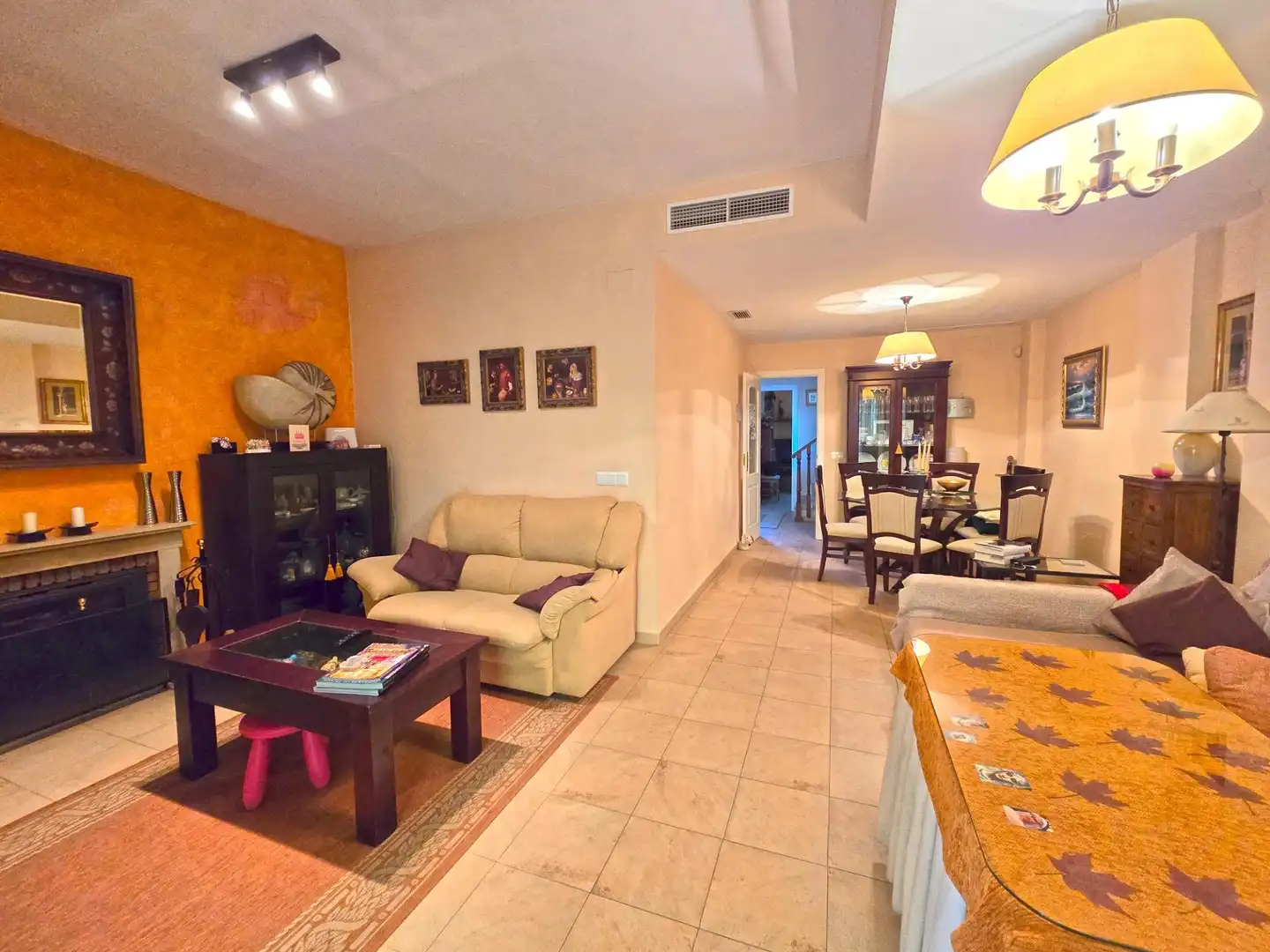 Sala de estar de Casa adosada en venta en Espartinas con Jardín privado, Terraza y Balcón