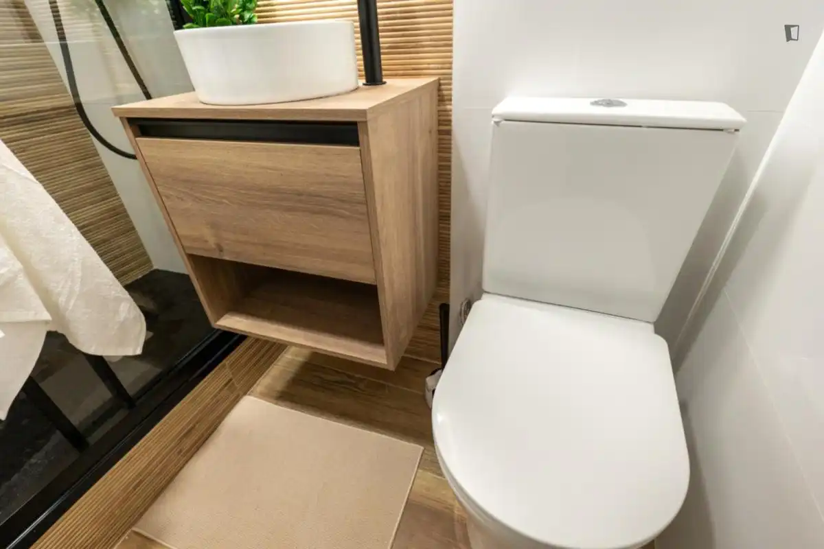 Badezimmer von Wohnung zur Miete in Madrid mit Klimaanlage, Möbliert und Waschmaschine