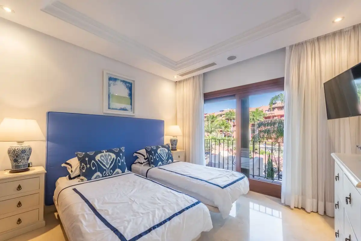 Penthouse with pool for sale in Selwo, imagen 13