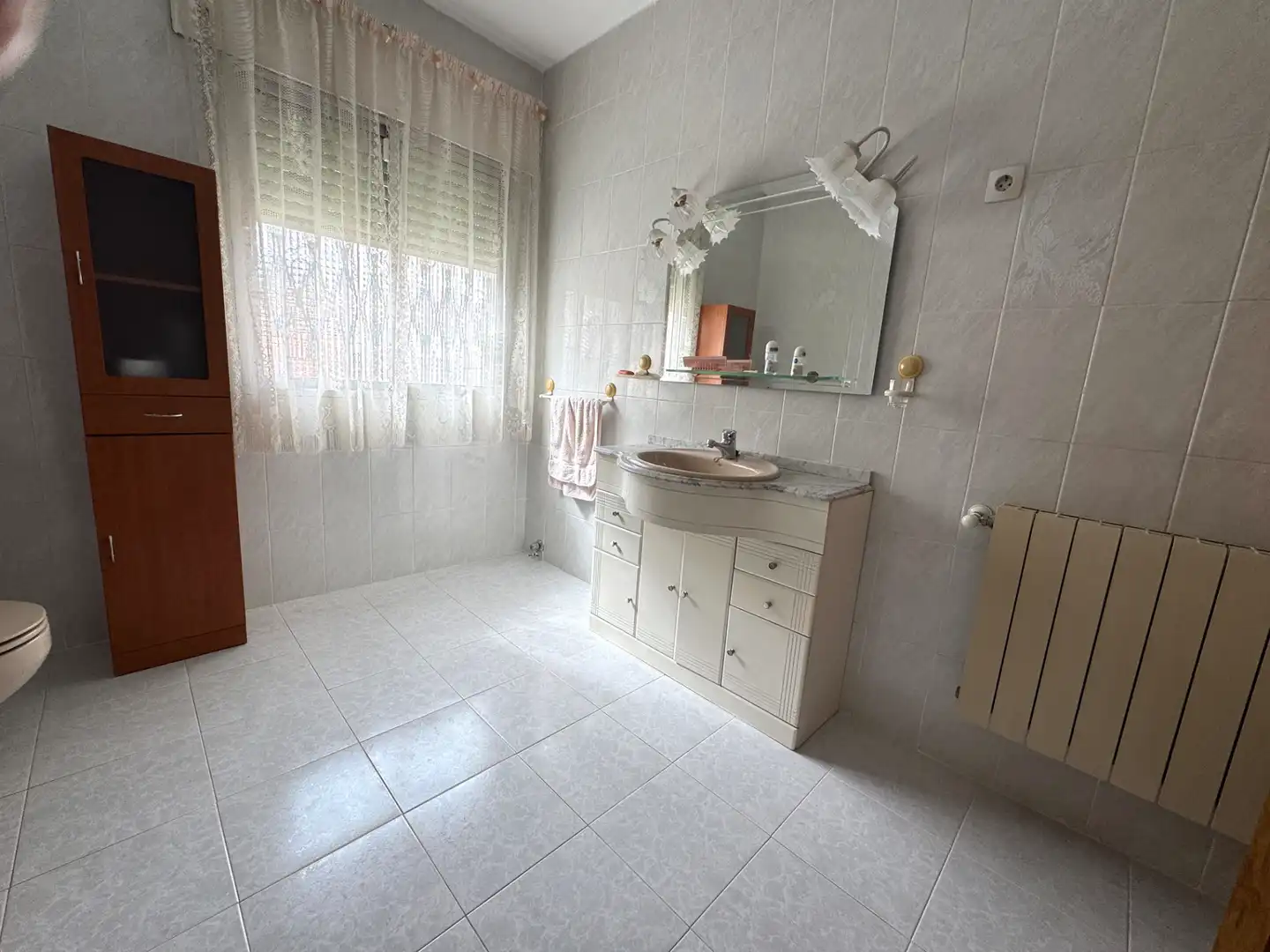 Bany de Casa adosada en venda en Arganda del Rey amb Aire condicionat, Calefacció i Moblat