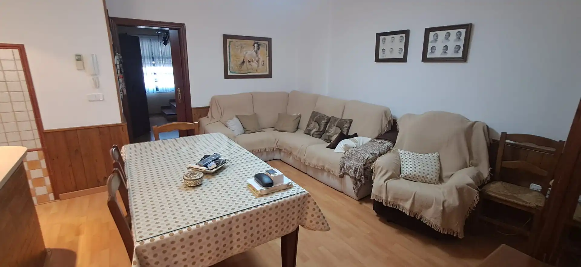 Sala d'estar de Casa o xalet en venda en Utrera amb Aire condicionat, Traster i Balcó