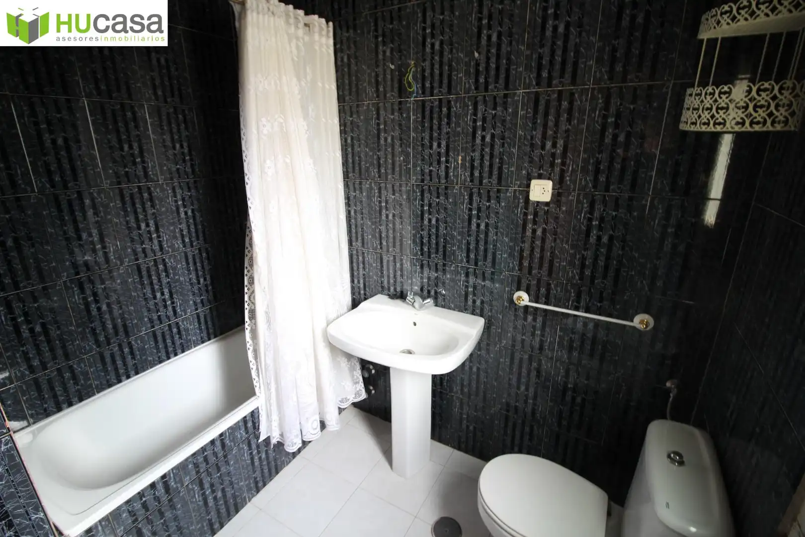 Badezimmer von Haus oder Chalet zum Verkauf in Olías del Rey mit Heizung, Privatgarten und Terrasse
