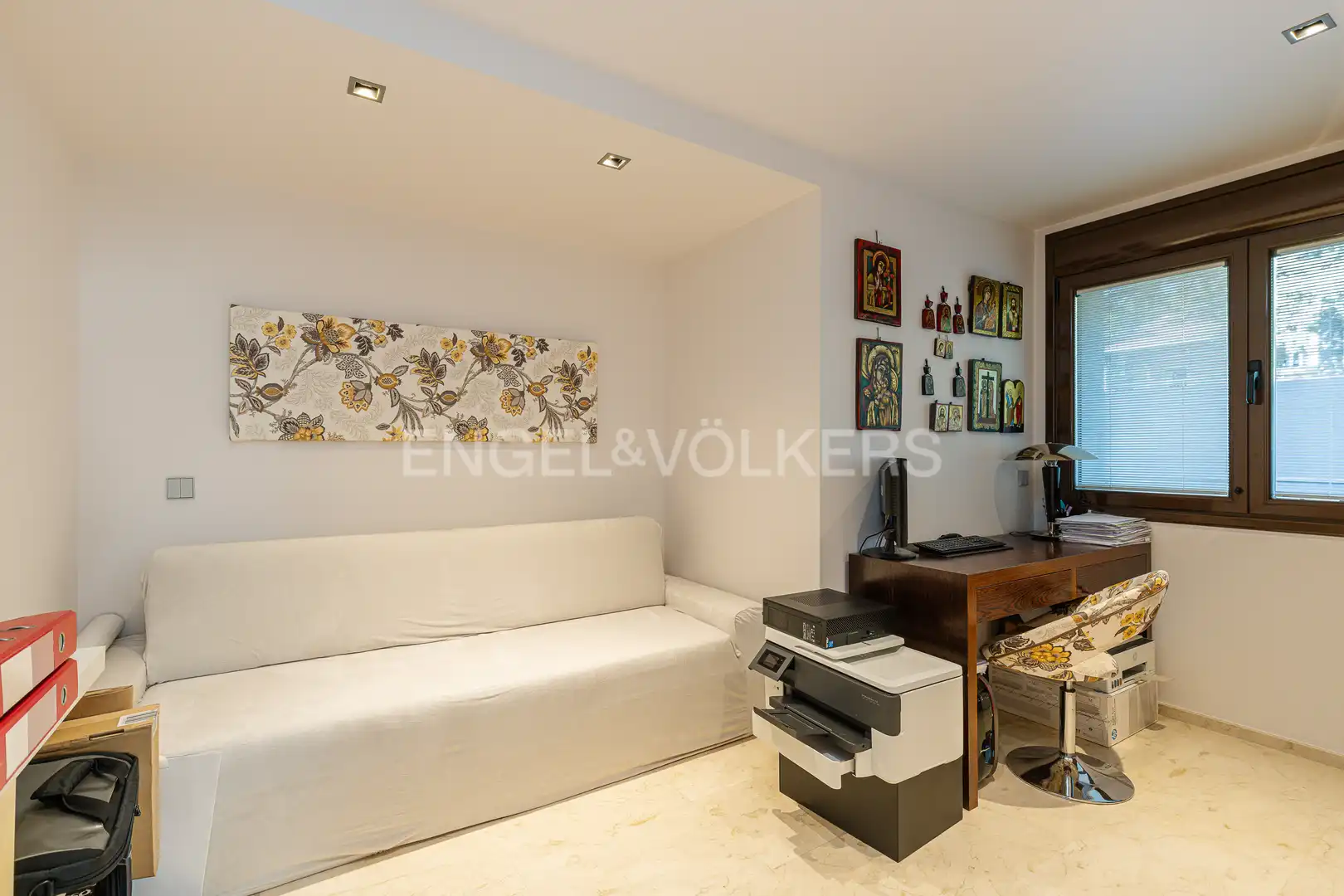 Sala d'estar de Casa o xalet en venda en Galapagar amb Aire condicionat, Calefacció i Jardí privat