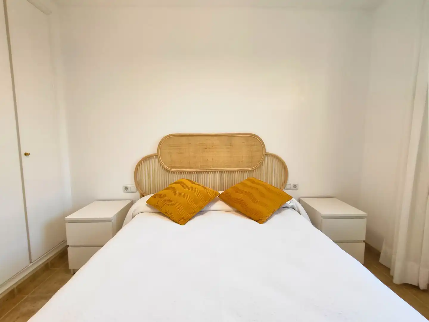 Bedroom of Flat for rent in Dénia  with Air Conditioner, Heating and Terrace