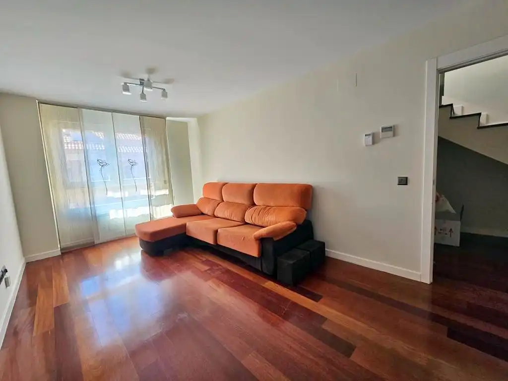Sala d'estar de Dúplex de lloguer en Leganés amb Aire condicionat, Calefacció i Parquet