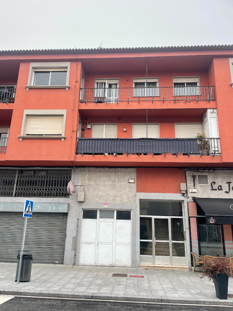 Vista exterior de Pis en venda en Tui amb Moblat i Balcó