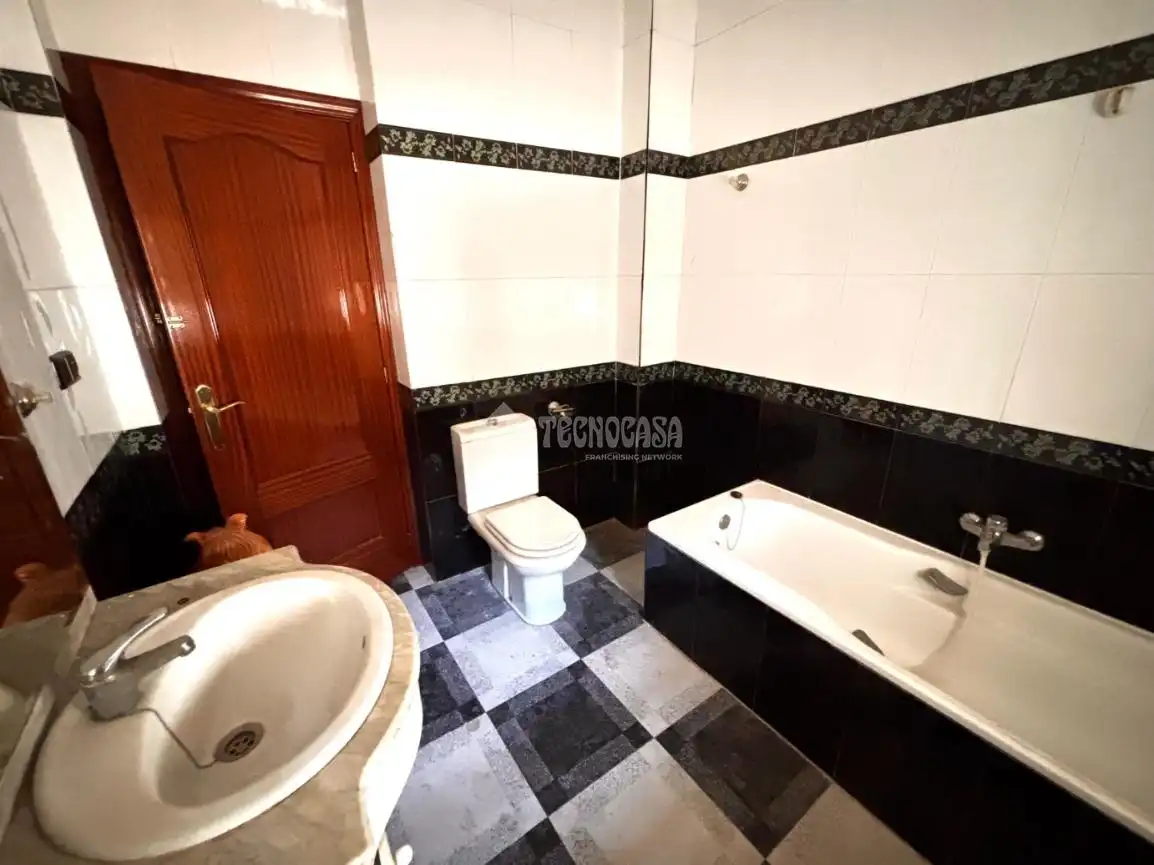 Bathroom of Houses for sale in Jódar, Jaén