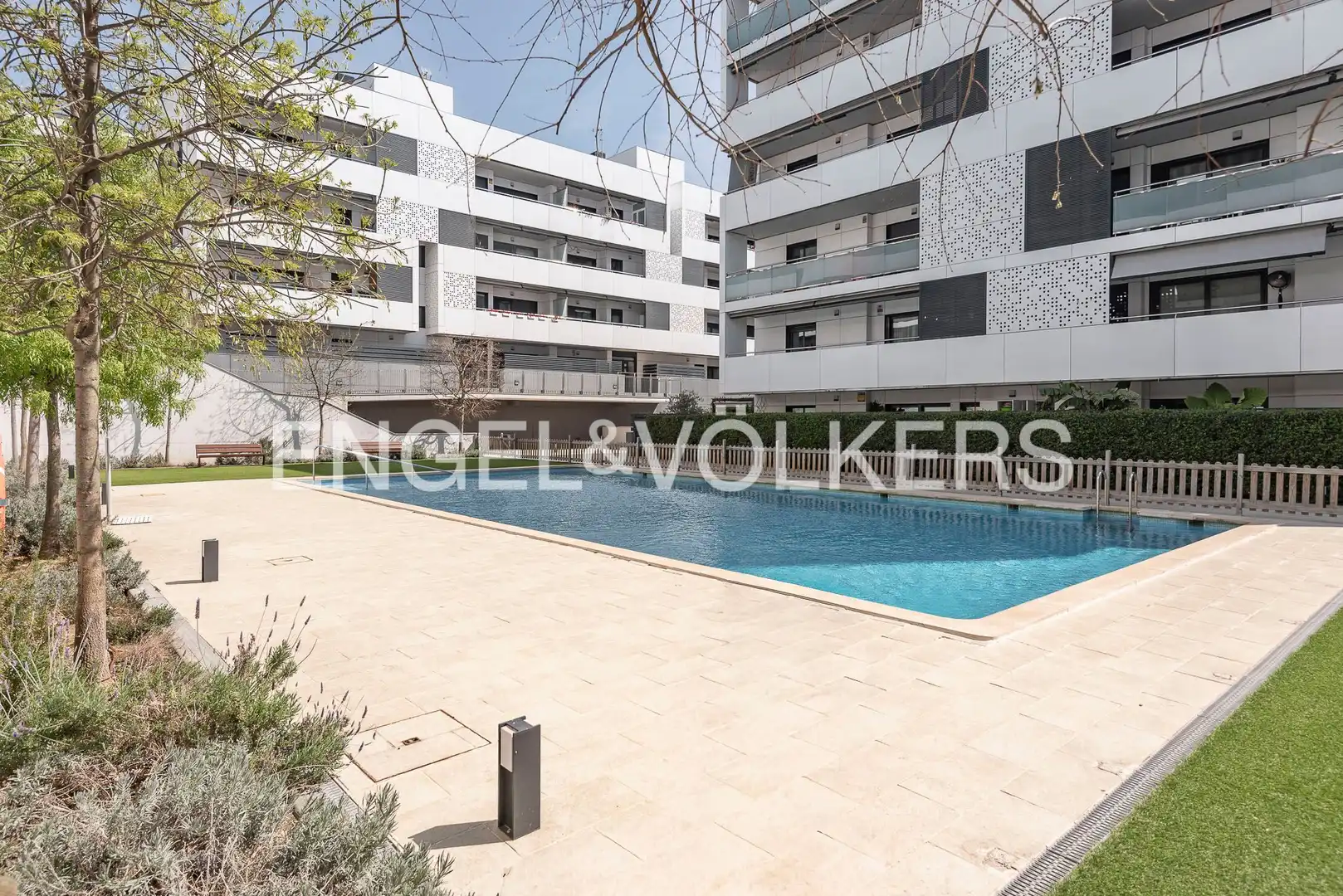 Piscina de Pis en venda en Sant Just Desvern amb Aire condicionat, Calefacció i Terrassa