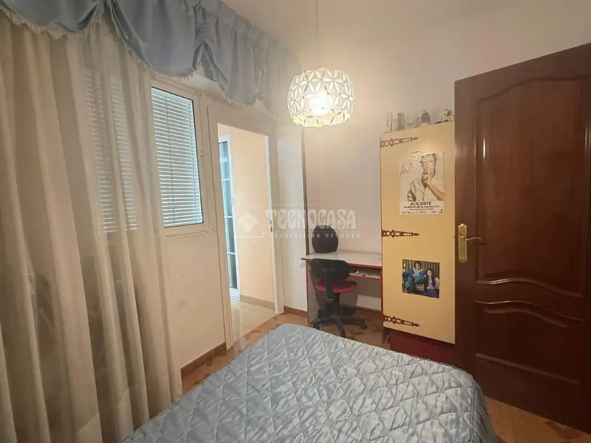 Habitación de Piso en venta en Alicante / Alacant con Balcón