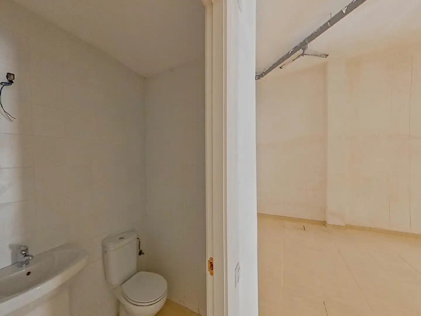 Bathroom of Commercial properties for sale in Manresa