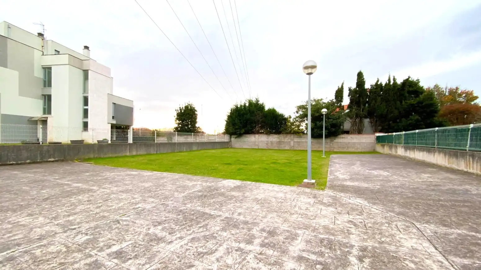 Piso en venta en Santa Cruz de Bezana con Calefacción, Parquet y Terraza