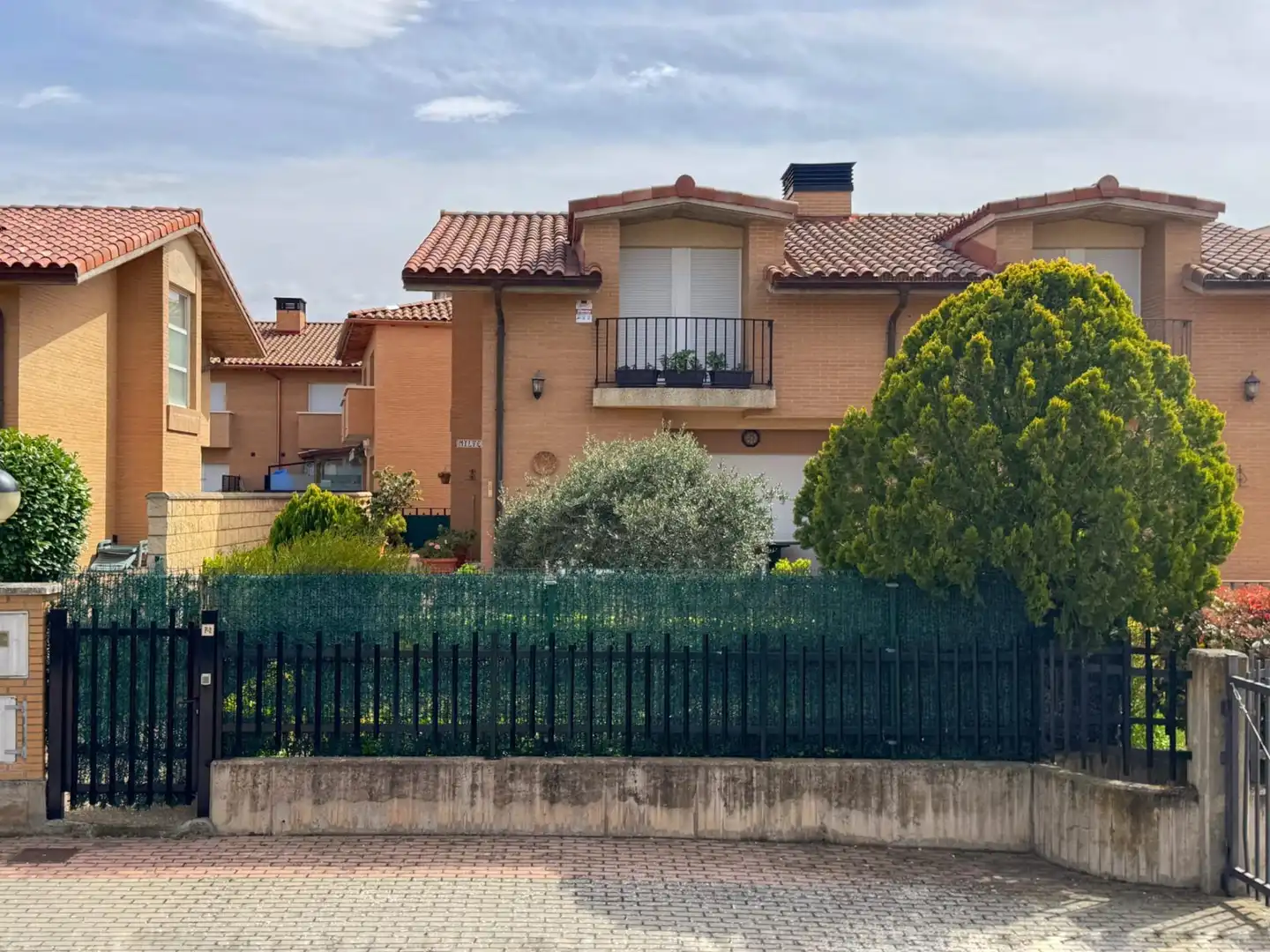 Vista exterior de Casa adosada en venta en Castañares de Rioja con Calefacción, Jardín privado y Terraza