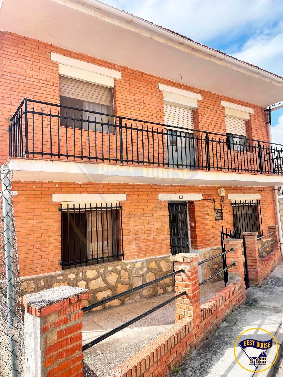 Vista exterior de Casa o xalet en venda en Cañamares amb Jardí privat, Terrassa i Balcó