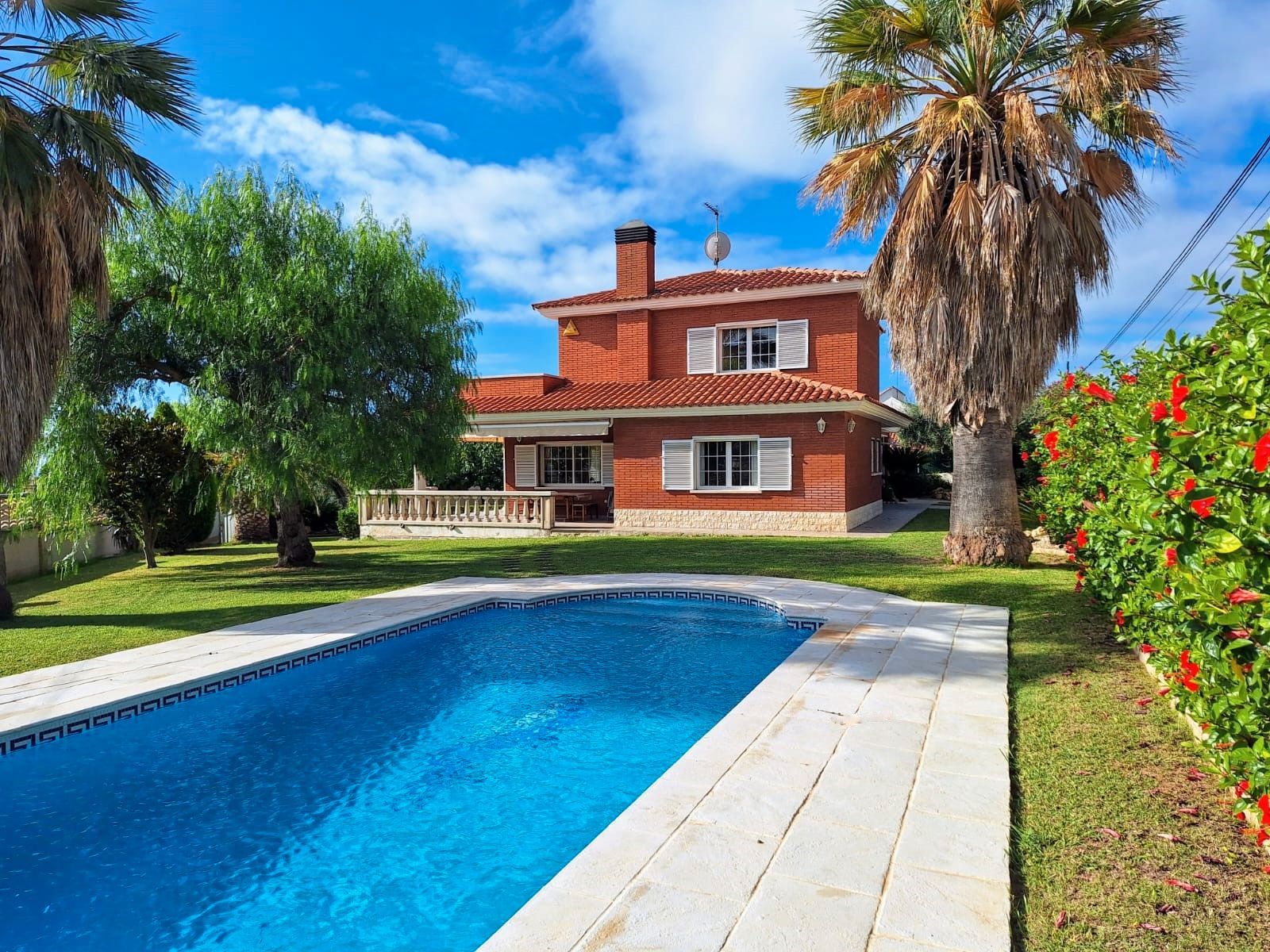 Exterior view of House or chalet for sale in El Vendrell  with Heating, Private garden and Terrace