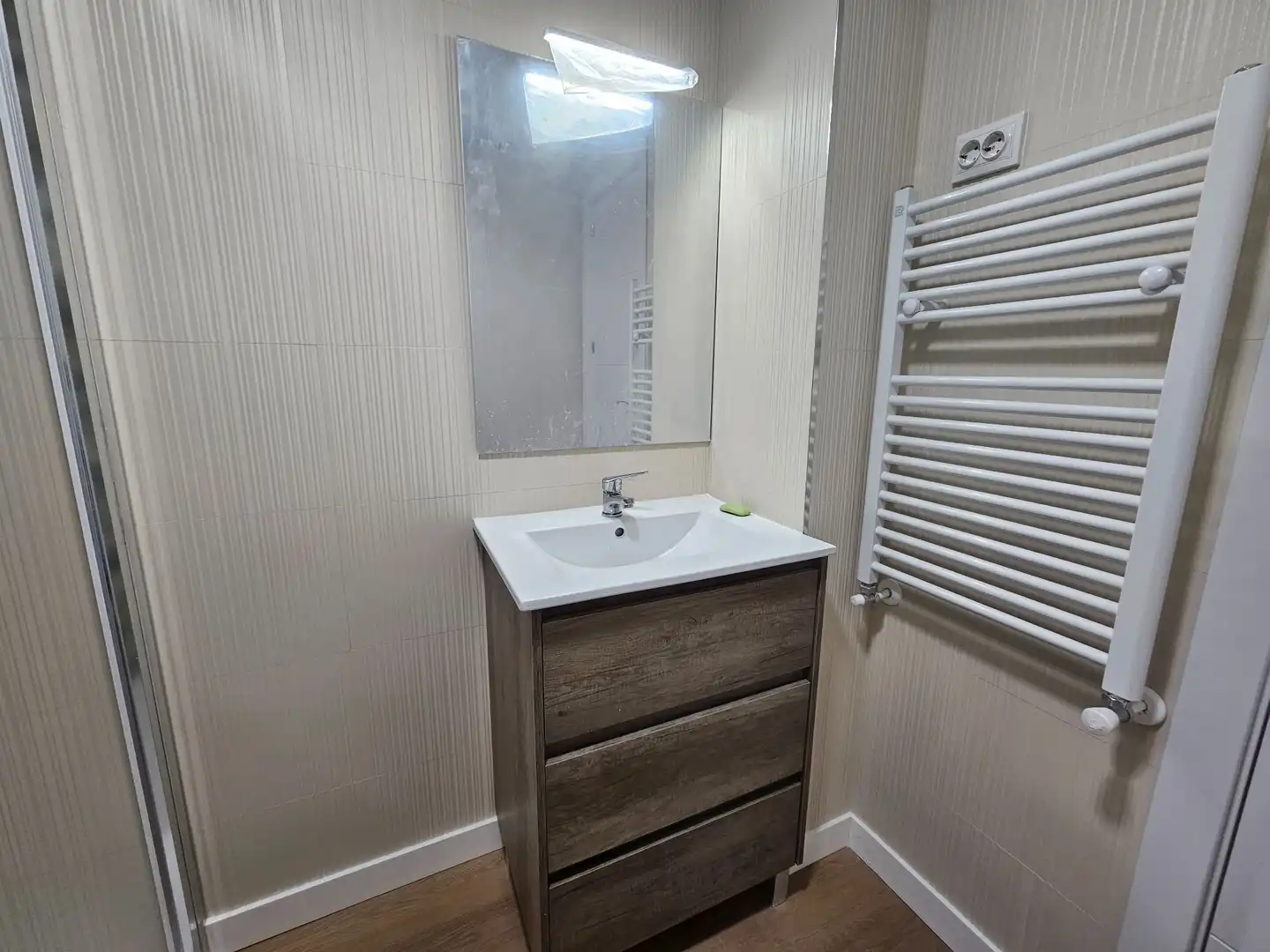 Baño de Piso de alquiler en Madrid con Aire acondicionado y Calefacción