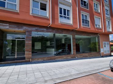 Local comercial de lloguer a Rúa Raxel 16