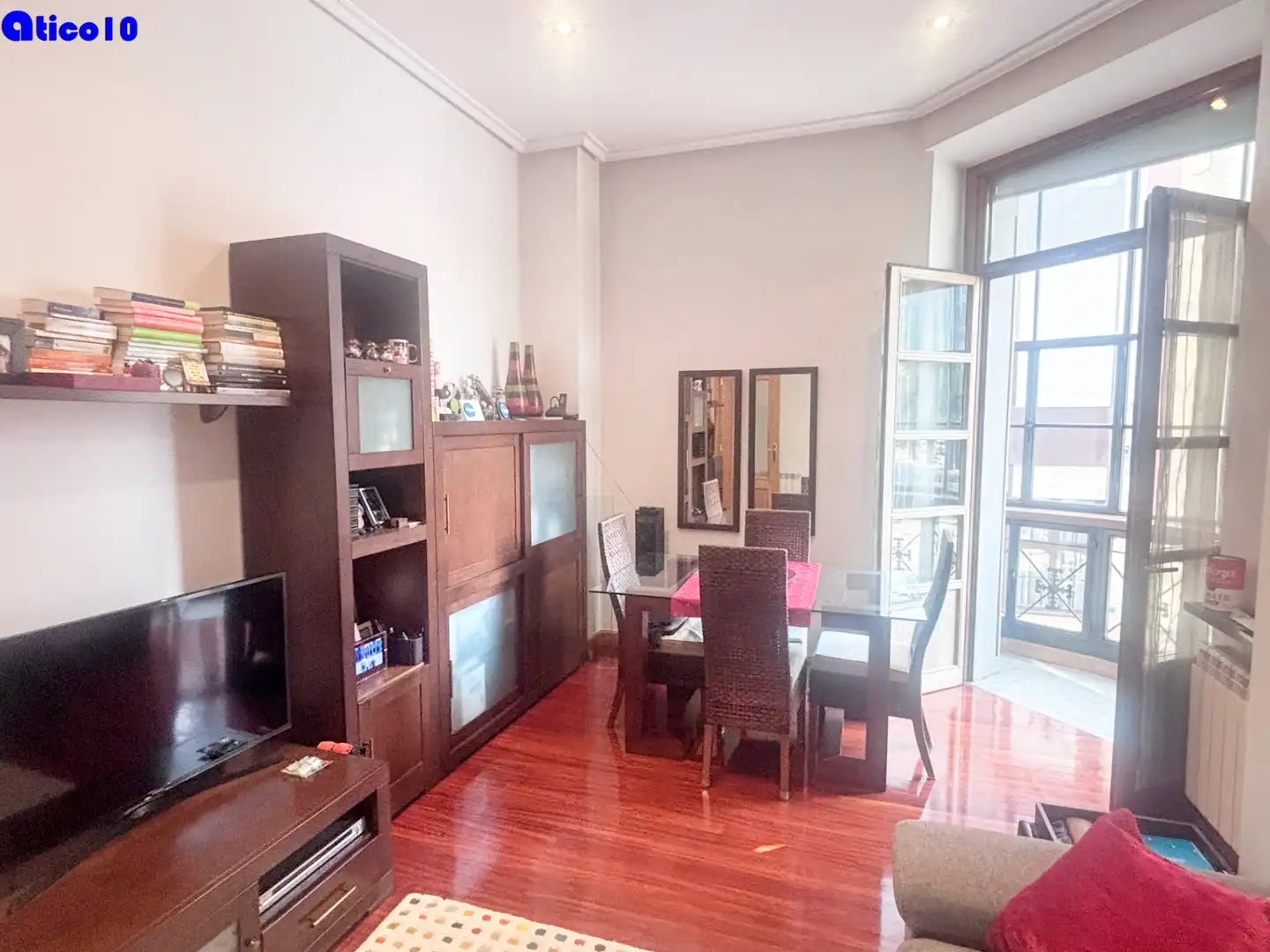 Sala d'estar de Pis en venda en Oviedo  amb Calefacció, Moblat i Forn